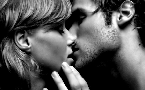 Поцелуй мужчины и женщины
