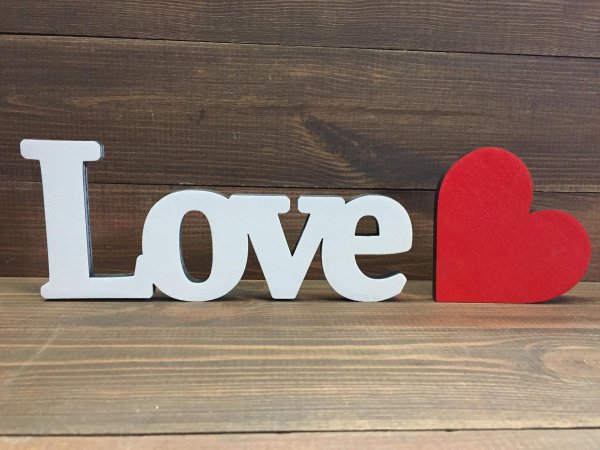 надпись love