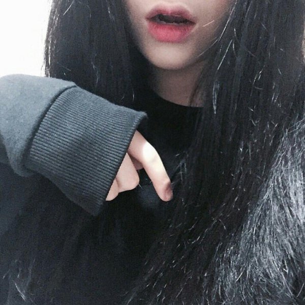 девочка с черными волосами