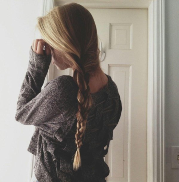 повседневная прическа