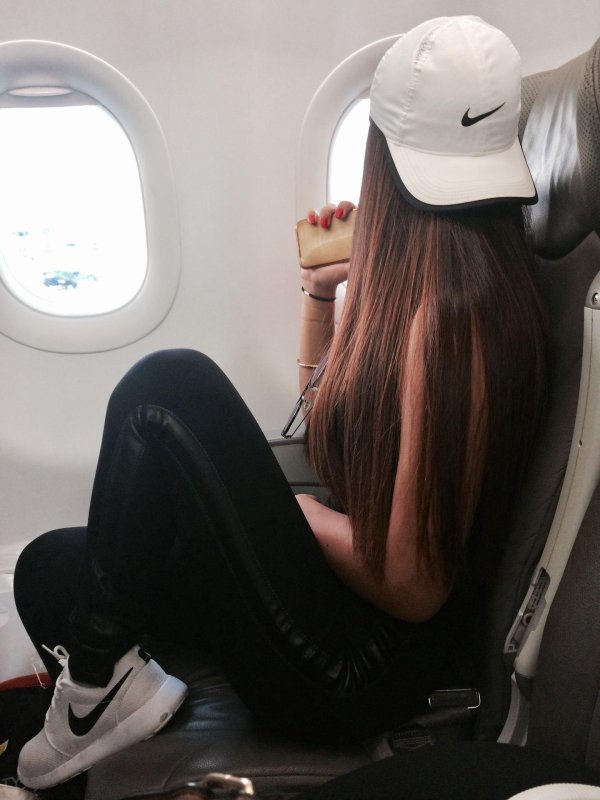 девушка в самолете