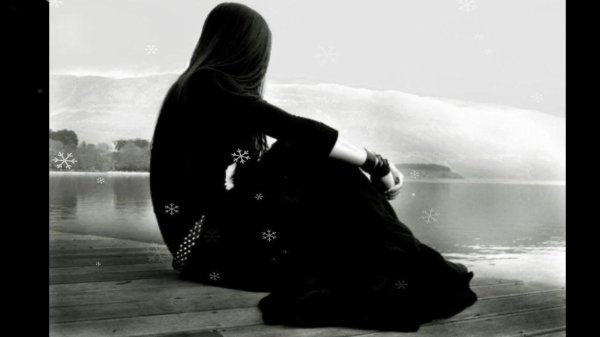 одинокая девушка