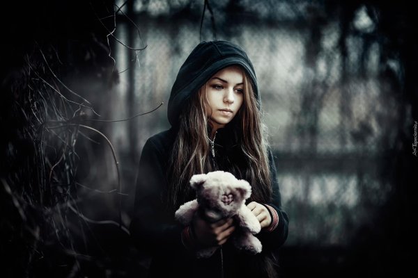 грустная девочка