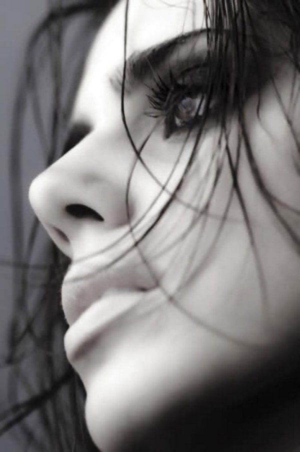 женщина грустная