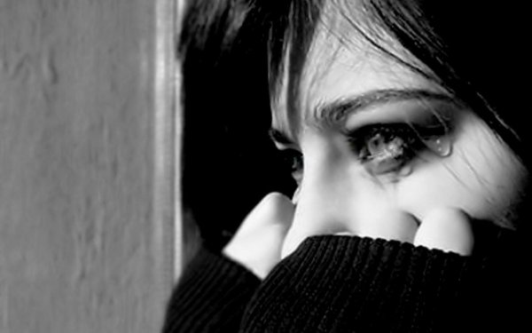 женщина грустная