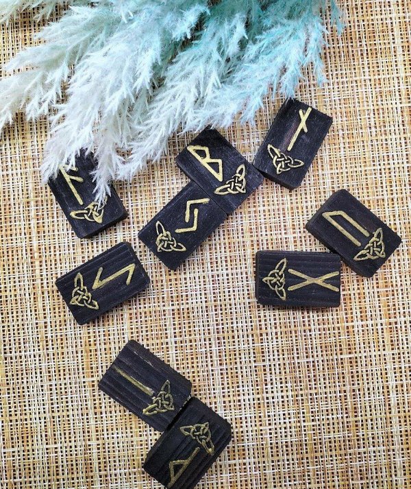 гадание рунами