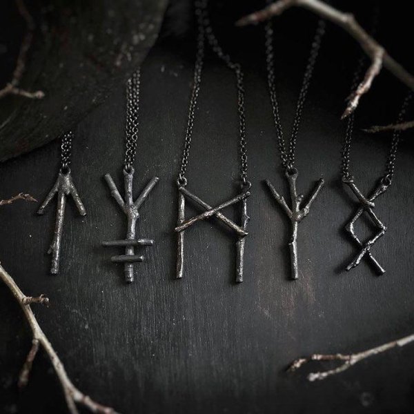 скандинавский амулет футарк