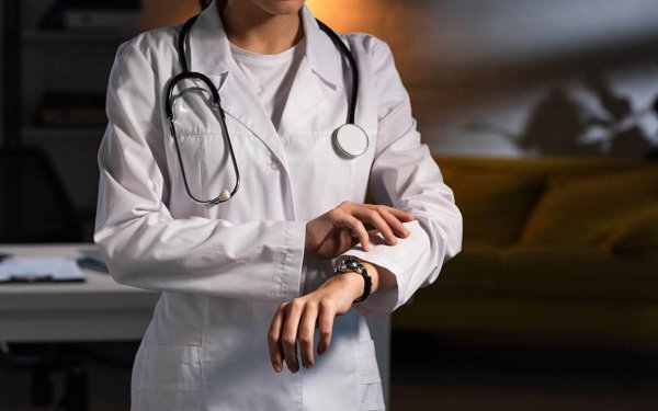 доктор в халате