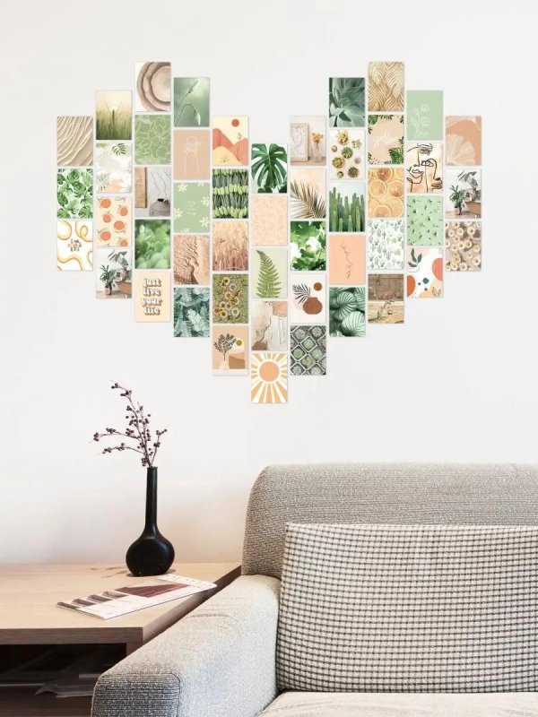 коллаж на стене