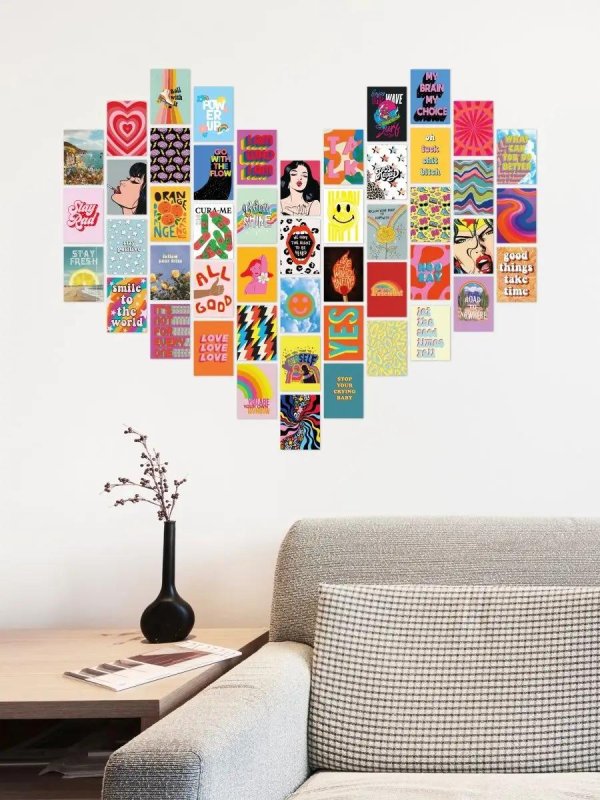 коллаж на стене