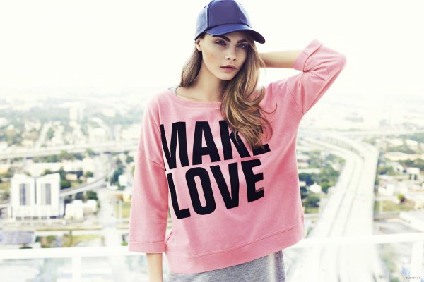 розовый свитшот