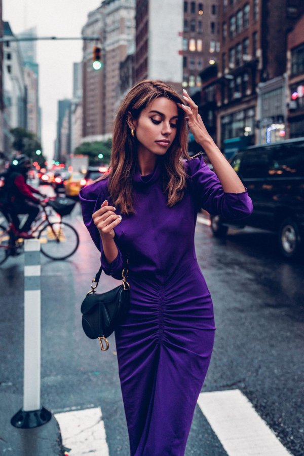 фиолетовое платье