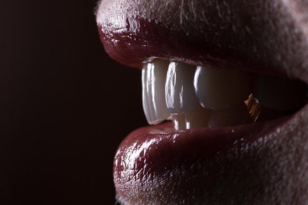 зуб красивый