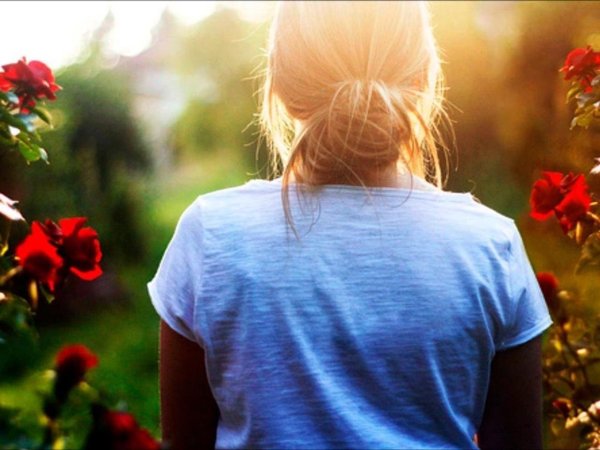 женщина со спины