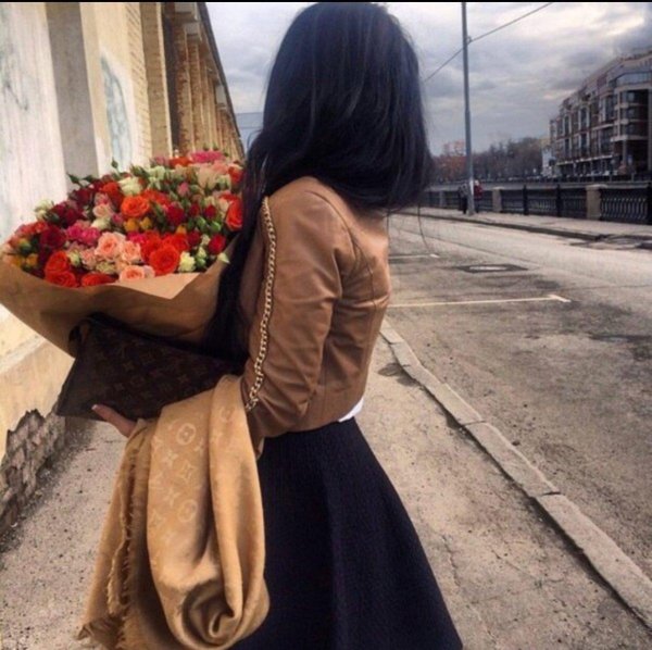 кавказские девушки со спины