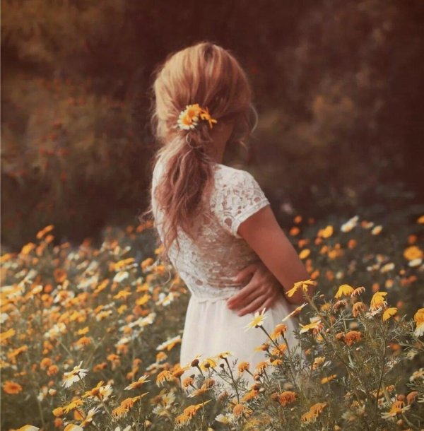 девочка с цветами