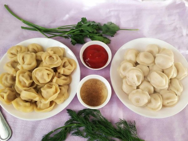 пельмени со сметаной
