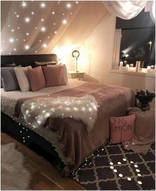 гирлянда на кровать