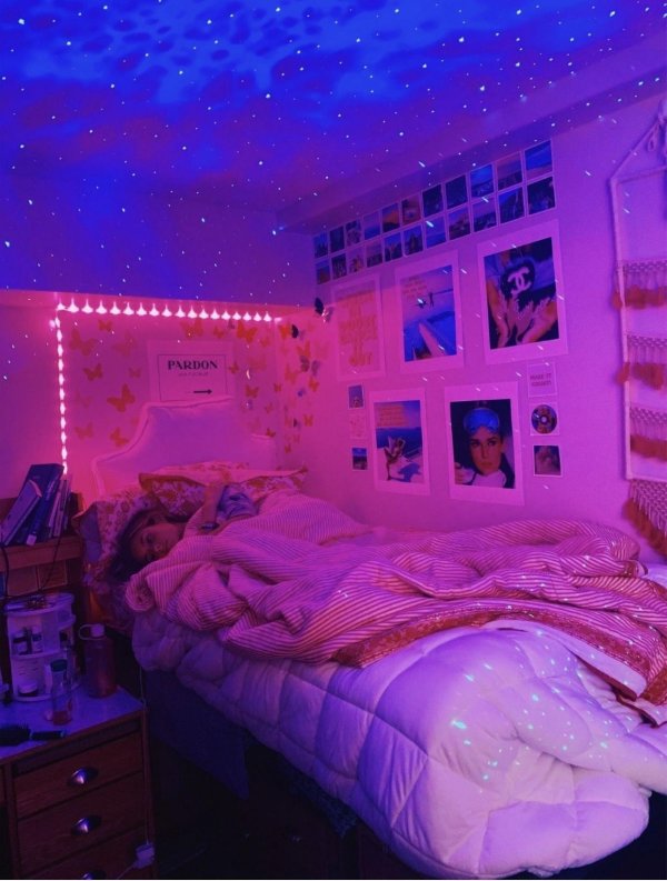 комната в стиле неон