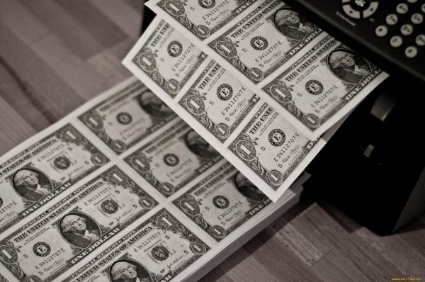 долларовые банкноты