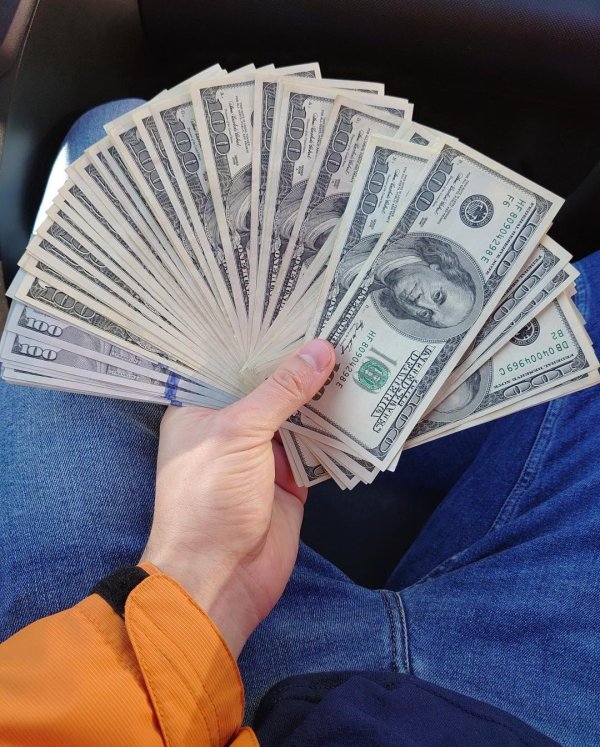 пачка денег