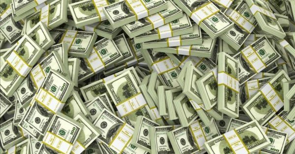 много долларов