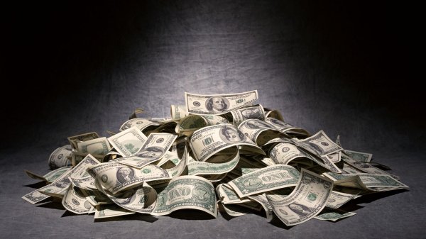 доллары куча