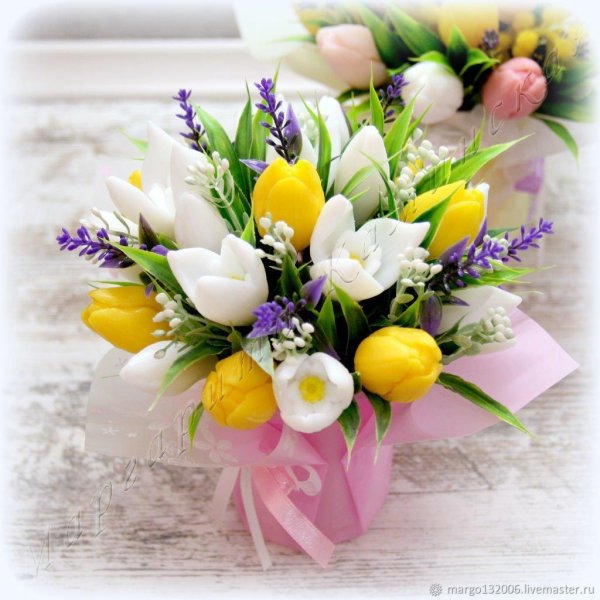 стильные весенние букеты