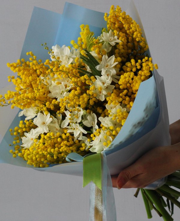 букет с мимозами