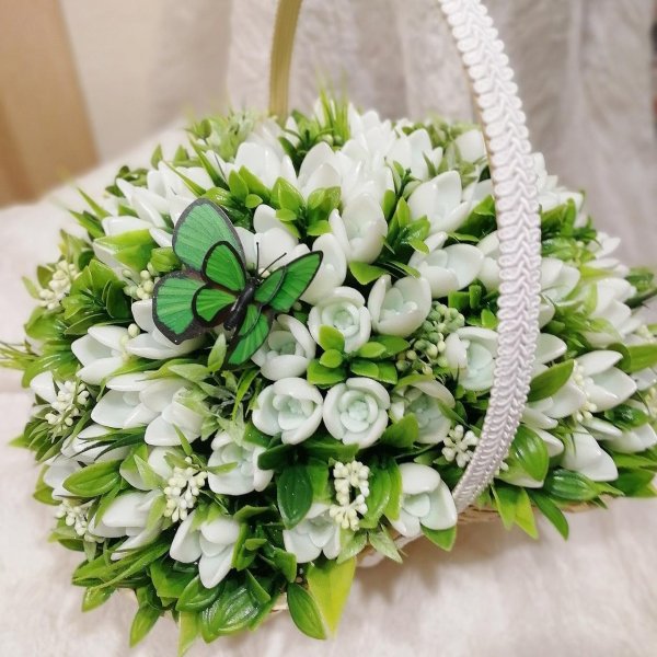 корзина подснежников