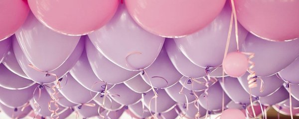 много розовых шаров
