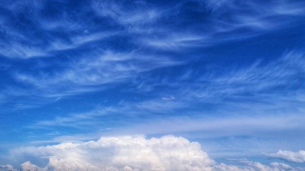 голубое небо