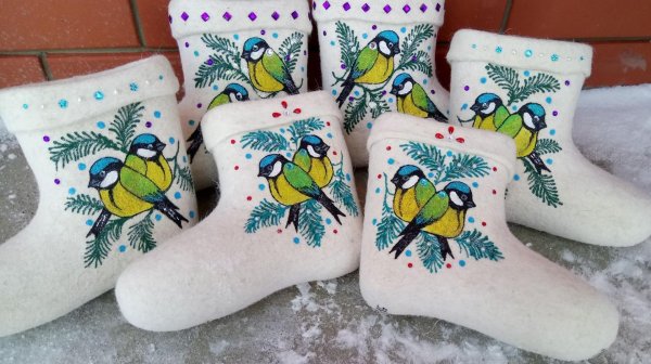 вышивка на валенках