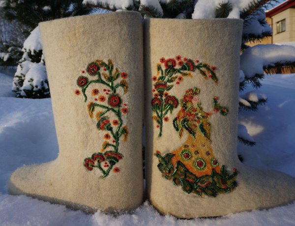 вышитые валенки