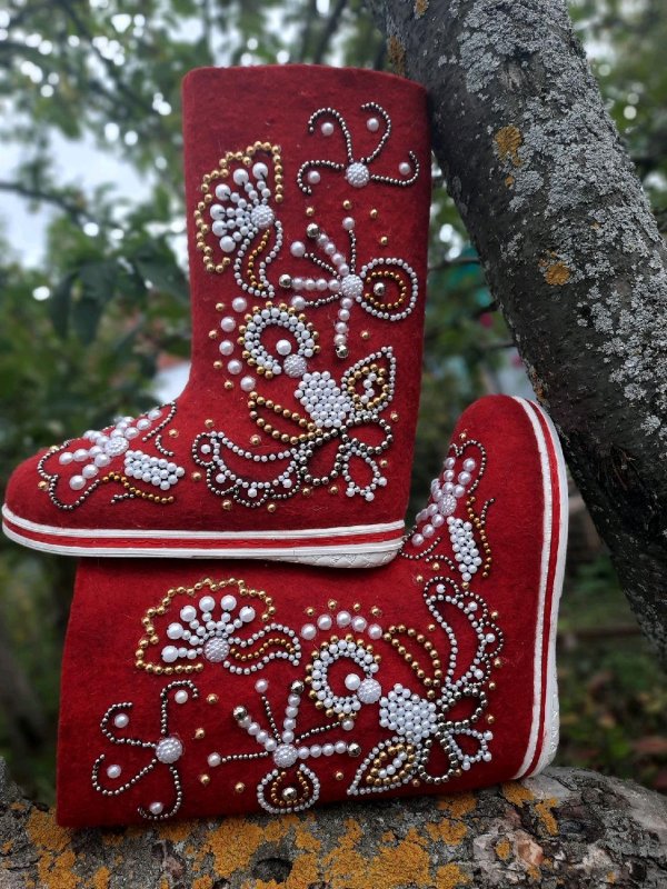 вышивка на валенках