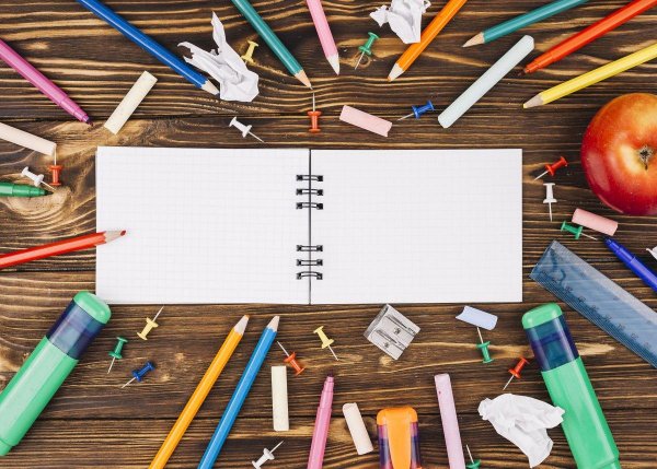 школьные принадлежности