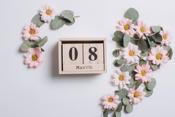 календарик 8 марта