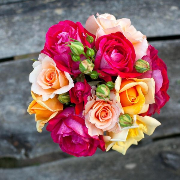 яркие букеты