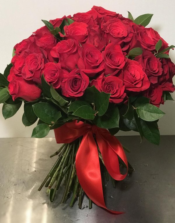 алые розы букет