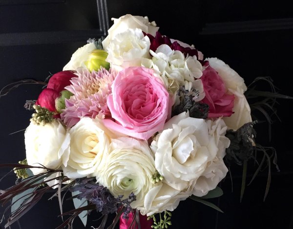 букеты гортензия георгины и розы