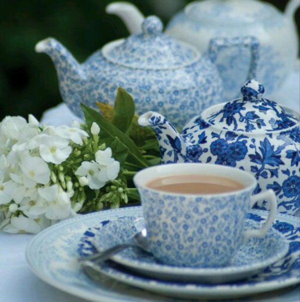 чаепитие в синих тонах
