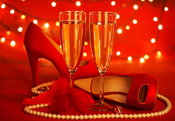 два бокала шампанского