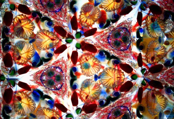 цветное стекло в калейдоскопе