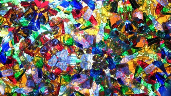 разноцветные стекляшки