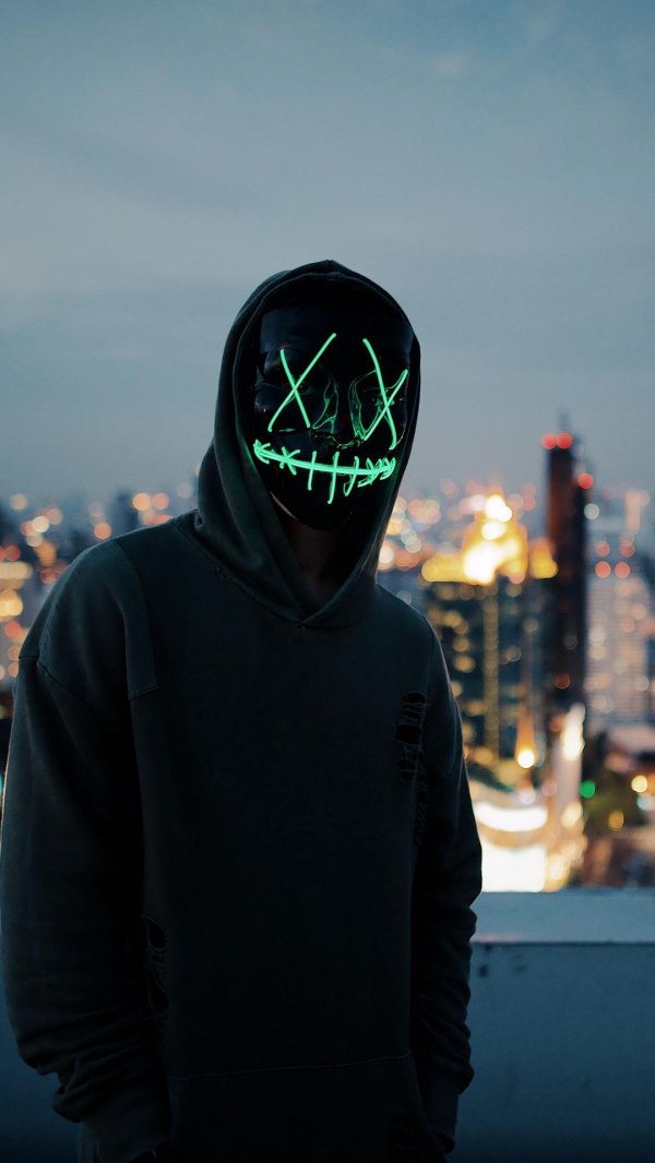 человек в капюшоне