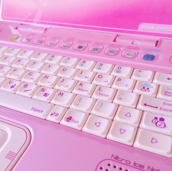 ноутбук розовый