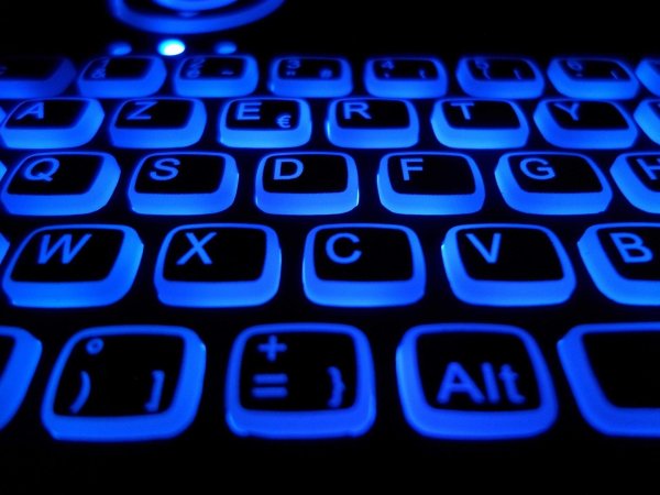 На клавиатуру телефона