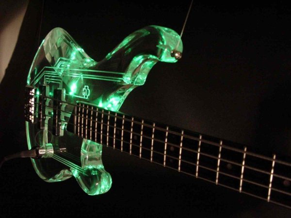 прозрачная акриловая гитара