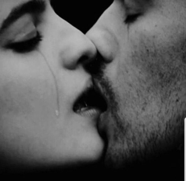 страстный поцелуй