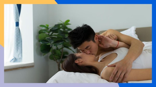 пары целуются